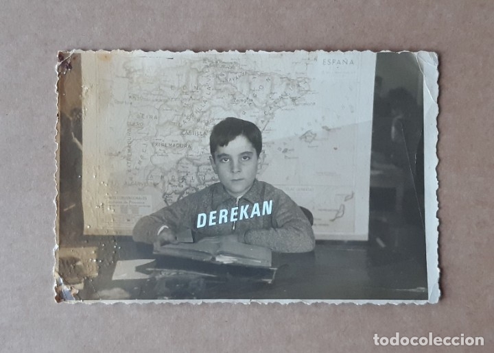 Fotograf&iacute;a antigua: ANTIGUA FOTOGRAF&Iacute;A ESCOLAR. ESCUELA. COLEGIO. NI&Ntilde;O. A&Ntilde;OS 40 &oacute; 50? TROQUELADA.