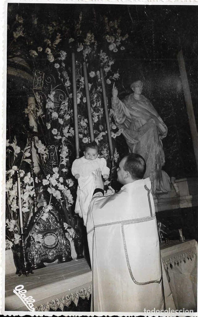 Fotograf&iacute;a antigua: :::: KK292 - FOTOGRAFIA - PRESENTACION RELIGIOSA DE UN BEB&Eacute; - 17 X 11 CM.