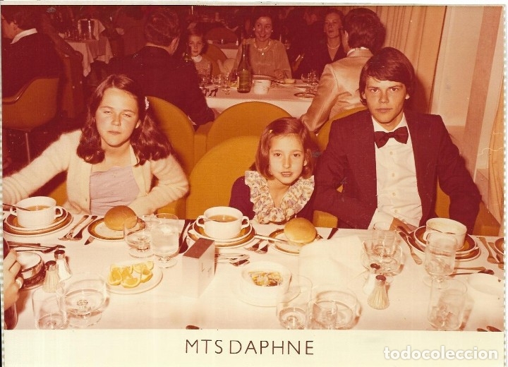 Fotograf&iacute;a antigua: :::: FF25 - FOTOGRAFIA - JOVENCITOS EN EL COMEDOR DEL CRUCERO MTS DAPHNE - 18 X 12 CM.