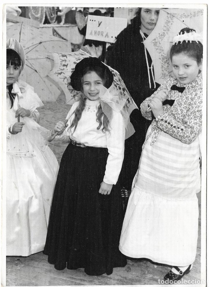 Fotograf&iacute;a antigua: :::: FF33 - FOTOGRAFIA - JOVENCITAS DISFRAZADAS - 1972 - 18 X 12 CM.