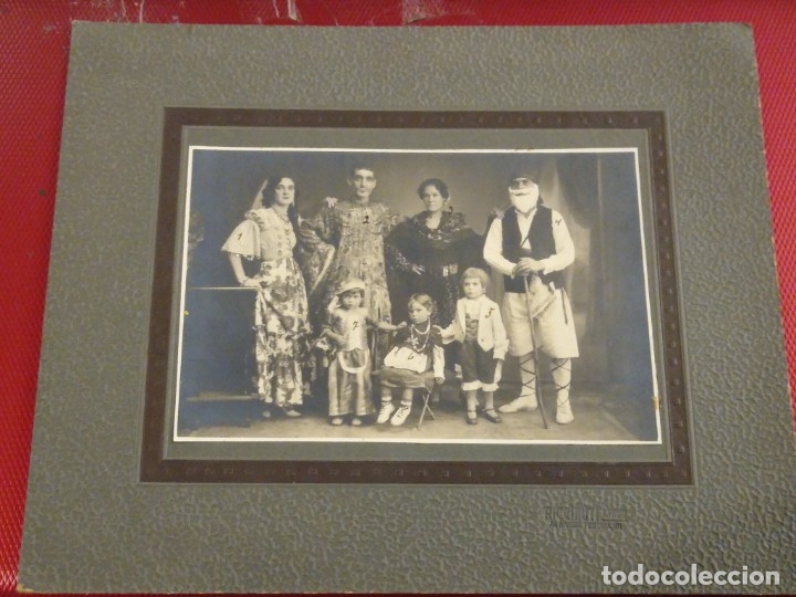 Fotograf&iacute;a antigua: Foto de grupo. Carnavales. Familia disfrazada.Ricchiuti San Paulo. Brasil.