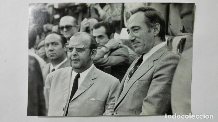 Fotograf&iacute;a antigua: FOTOGRAFIA GOBERNADOR CIVIL DE SEVILLA, CON EL MINISTRO DE EDUCACION Y CIENCIA, A&Ntilde;O 1971