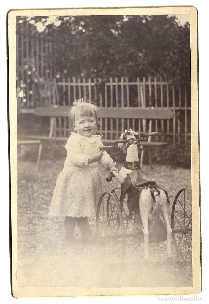 Fotograf&iacute;a antigua: R-EXTRAORDINARIA FOTOGRAFIA ANTIGUA- UNA NI&Ntilde;A CON SU TRICICLO DE CABALLO -FOTO - - - - -