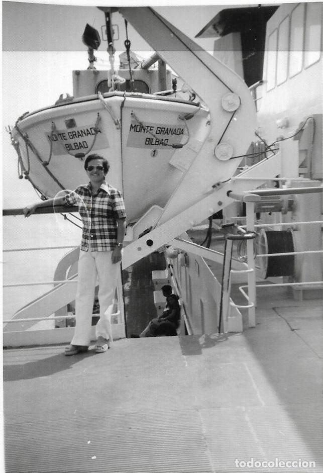 Fotograf&iacute;a antigua: == N904 - FOTOGRAFIA - JOVEN EN UN BARCO
