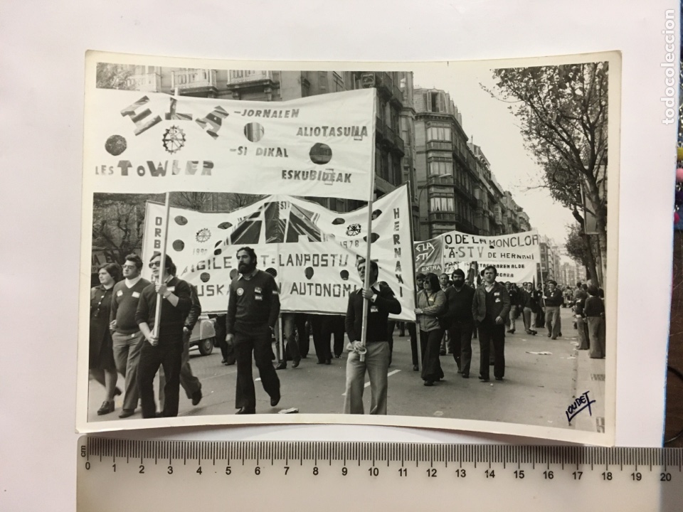 Antique Photography: FOTO. MANIFESTACI&Oacute;N EN EL PA&Iacute;S VASCO. FOTO LOUDET. H. 1960?.