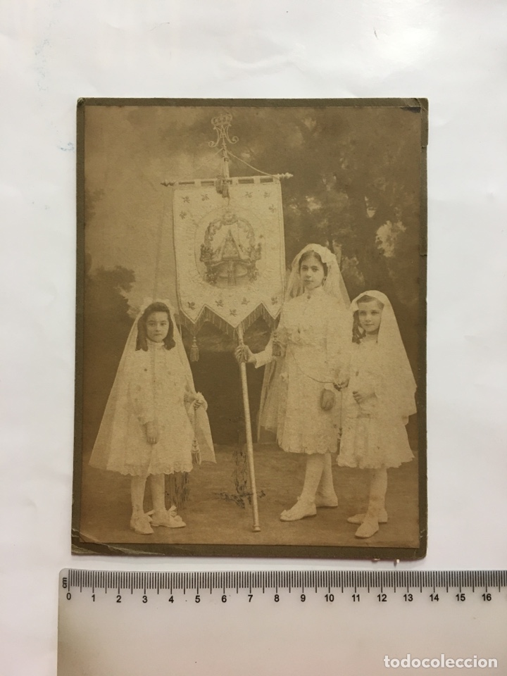 Fotograf&iacute;a antigua: FOTO. NI&Ntilde;AS COMUNI&Oacute;N CON ESTANDARTE VIRGEN DEL CORO. FOT&Oacute;GRAFO?. S. SEBASTI&Aacute;N. H. 1900?: