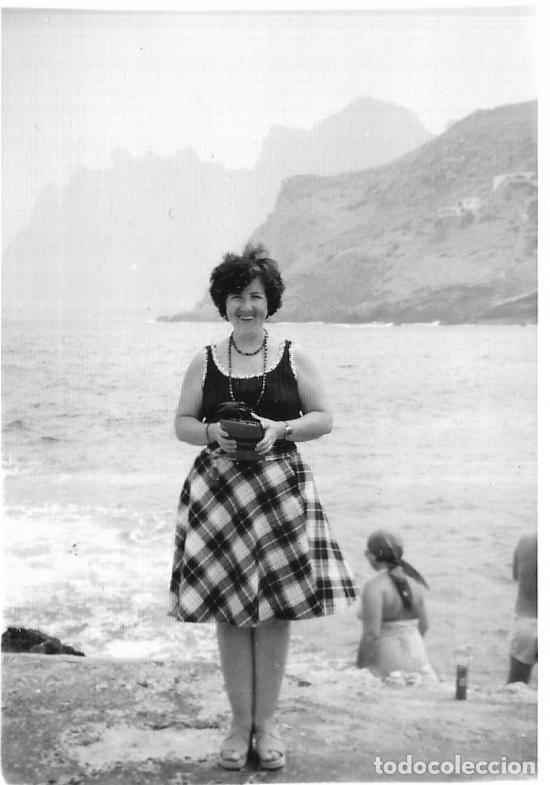 Fotograf&iacute;a antigua: :::: A29 - FOTOGRAFIA - SE&Ntilde;ORA JUNTO AL MAR