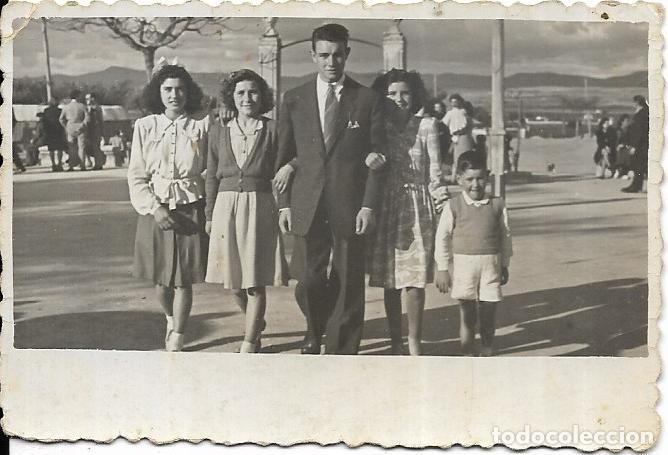 Fotograf&iacute;a antigua: :::: C470 - FOTOGRAFIA - GRUPO DE AMIGOS - 1946***