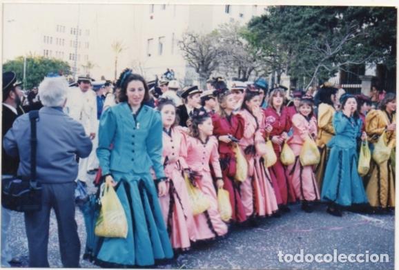 Fotograf&iacute;a antigua: FOTOGRAFIA DE CARNAVAL DE CADIZ. DESFILANDO EN LA CABALGATA   FOTCAR-130