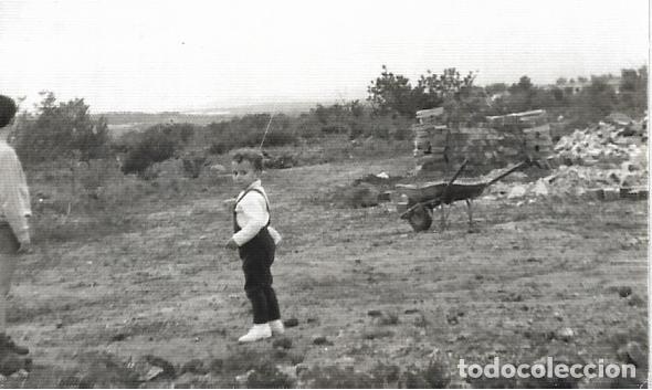 Fotograf&iacute;a antigua: *** HH251 - FOTOGRAFIA - NI&Ntilde;ITO EN EL CAMPO
