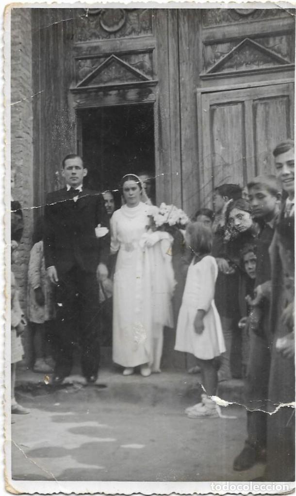 Fotograf&iacute;a antigua: :::: J17 - FOTOGRAFIA - PAREJA DE NOVIOS SALIENDO DE LA IGLESIA