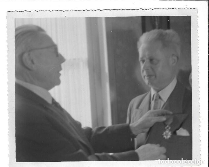 Fotograf&iacute;a antigua: FOTOGRAFIA ANTIGUA - de -  IMPOSICION DE LA MEDALLA LEGION DE HONOR -