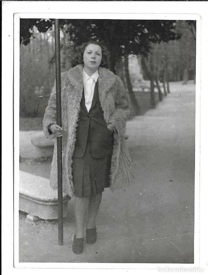 Fotografia antiga: FOTOGRAFIA ANTIGUA DE - UNA DAMA CON ABRIGO DE PIEL  - FOTO -