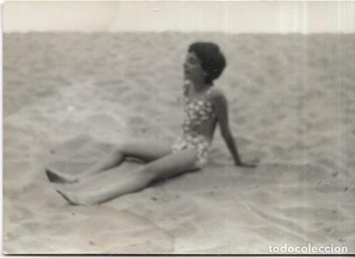 Fotograf&iacute;a antigua: :::: CU127 - FOTOGRAFIA - JOVENCITA EN LA PLAYA