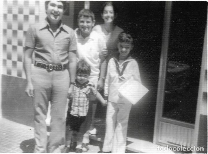 Fotograf&iacute;a antigua: :::: NA84 - FOTOGRAFIA - JOVENCITO DE PRIMERA COMUNION CON SU FAMILIA