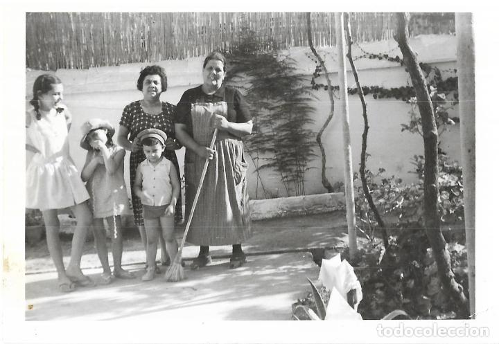 Alte Fotografie: :::: D09 - FOTOGRAFIA - DOS SE&Ntilde;ORAS CON TRES NI&Ntilde;OS