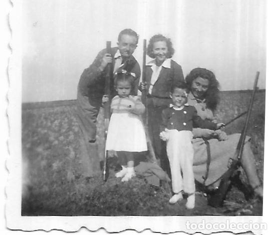 Fotografia antica: :::: FP50 - FOTOGRAFIA PEQUE&Ntilde;O FORMATO - GRUPO FAMILIAR - 7 X 4,5 CM.
