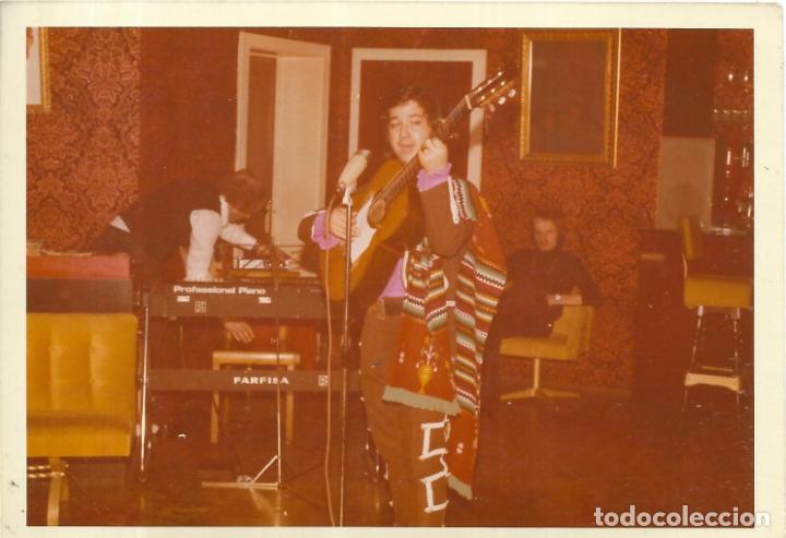 Fotograf&iacute;a antigua: :::: Q331- FOTOGRAFIA - JOVEN TOCANDO LA GUITARRA
