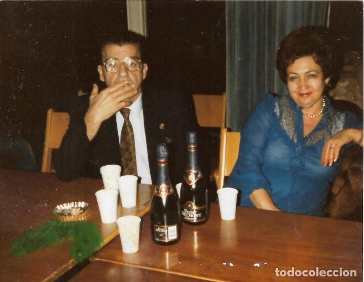 Fotograf&iacute;a antigua: :::: A511 - FOTOGRAFIA - PAREJA TOMANDO COPAS