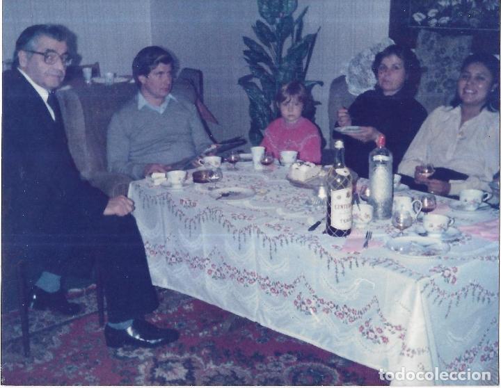 Fotograf&iacute;a antigua: :::: A504 - FOTOGRAFIA - GRUPO FAMILIAR EN UNA SOBREMESA