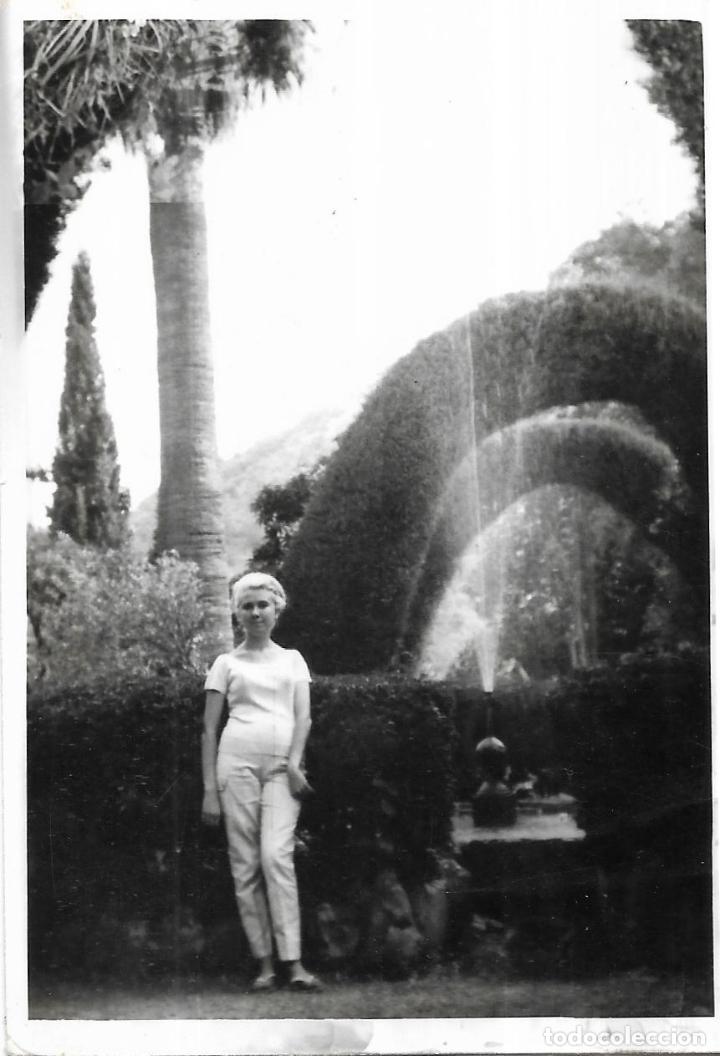 Photographie ancienne: *** M376 - FOTOFRAFIA - JOVEN JUNTO A UNA FUENTE