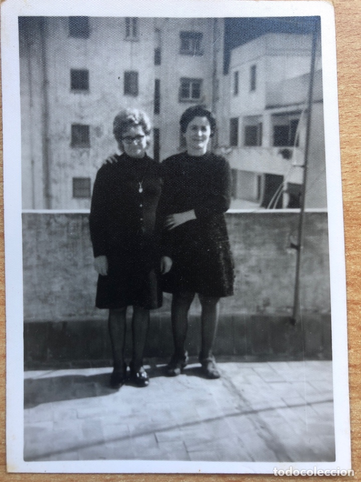 PAREJA DE SE&Ntilde;ORAS.