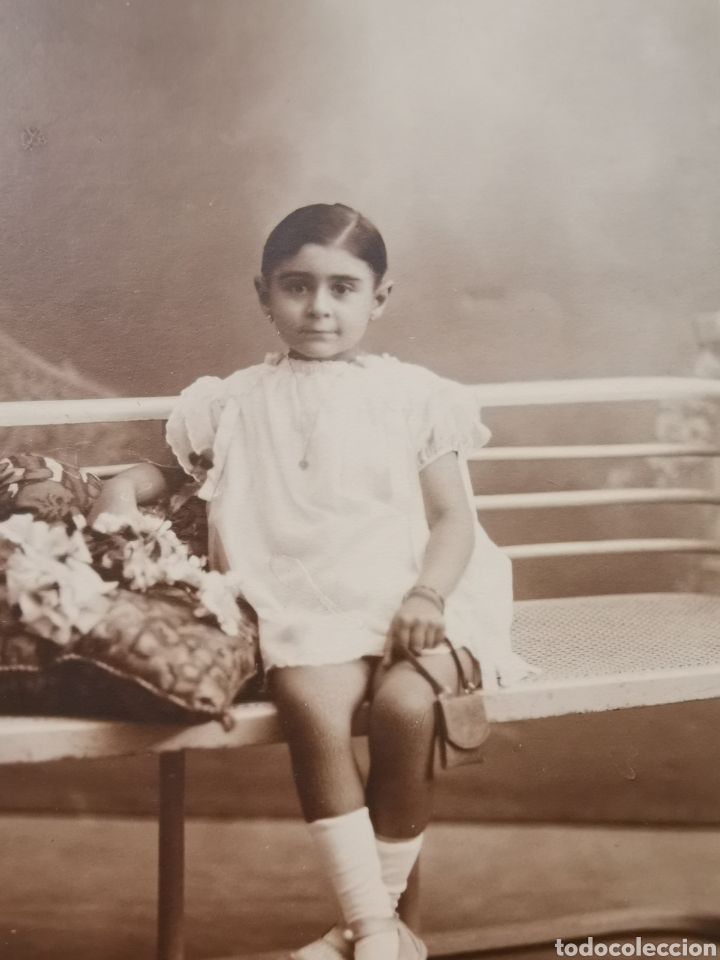 Fotograf&iacute;a antigua: Fotograf&iacute;a de ni&ntilde;a de 1927. Familia Massaneda. Fot&oacute;grafo Unal de Girona.