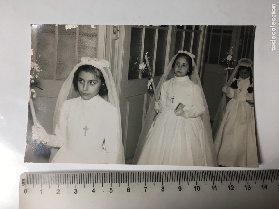 Fotografia antiga: FOTO. NI&Ntilde;AS DE 1&ordf; COMUNI&Oacute;N. ESTUDIO FOTOG. JIM&Eacute;NEZ HNOS. ALICANTE. H. 1970?.