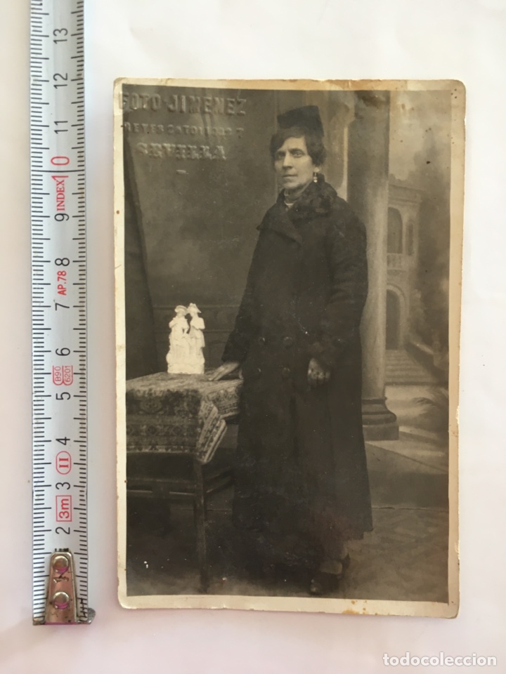 Fotografia antiga: FOTO. SE&Ntilde;ORA ELEGANTE EN EL ESTUDIO. FOTO JIM&Eacute;NEZ. SEVILLA. H. 1920?.
