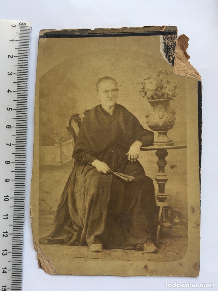 Antique Photography: FOTO ALBUMINA. LA ABUELA CON SU ABANICO. FOT&Oacute;GRAFO?. H. 1900?.