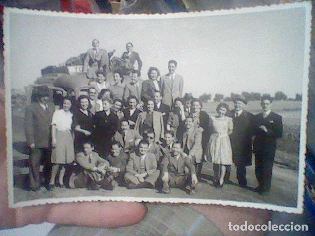 Alte Fotografie: TALAVERA CARRETERA COMPA&Ntilde;IA TEATRO MARZO 1945 FOTOGRAFIA 17,3 X 11,5 CMS ORIGINAL AUTOBUS