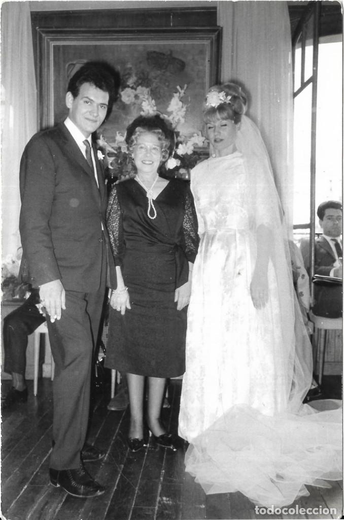 Alte Fotografie: :::: P139 - FOTOGRAFIA - PAREJA DE NOVIOS CON UN FAMILIAR - 18 X 12 CM.