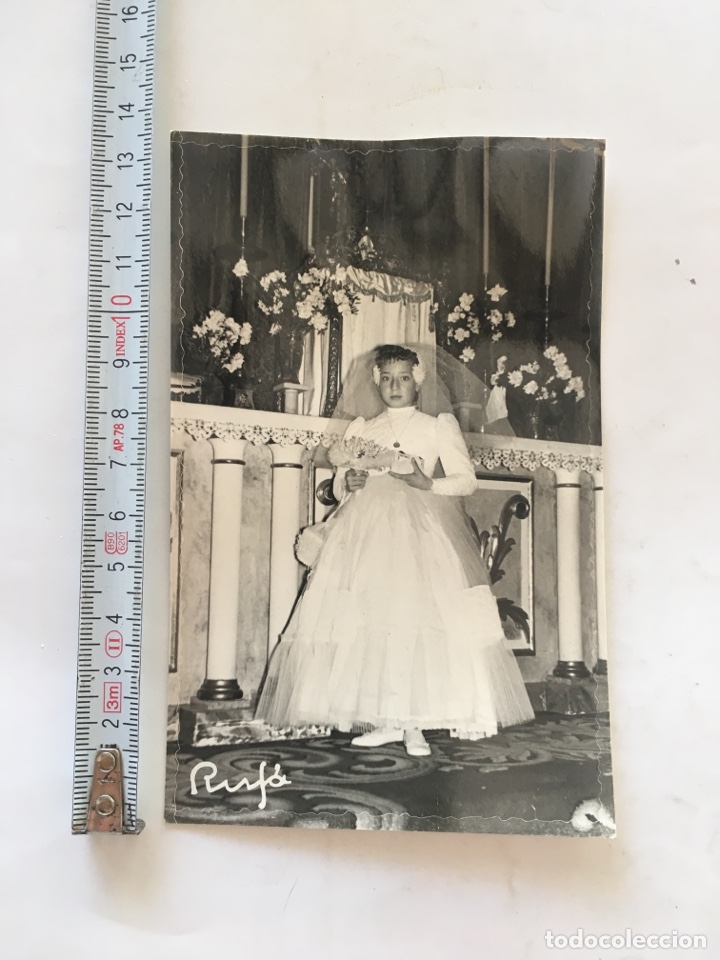 Alte Fotografie: FOTO. MI PRIMERA COMUNI&Oacute;N. DELANTE EL ALTAR. RUFA, FOTO-REPORTAJES. VAL&Egrave;NCIA.
