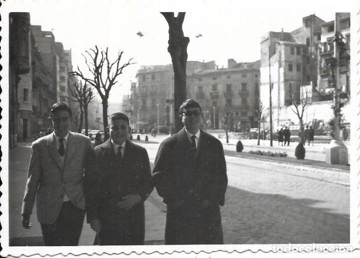 Fotografia antiga: == A759 - FOTOGRAFIA - TRES AMIGOS DE PASEO