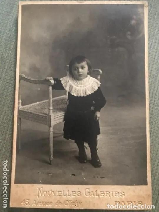 Antique Photography: ANTIGUA FOTOGRAF&Iacute;A NI&Ntilde;A POSANDO NOUVELLES GALERIES PARIS FINALES SIGLO XIX