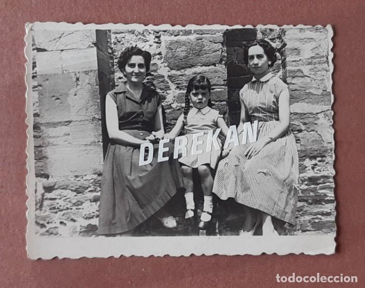 Fotograf&iacute;a antigua: ANTIGUA FOTOGRAF&Iacute;A MUJERES CON NI&Ntilde;A. FOTO GABINO. POLA DE LENA. ASTURIAS. 1956. TERESA PAJE.