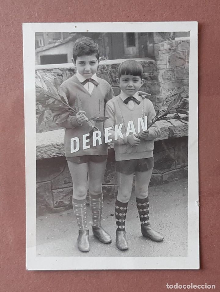 Antique Photography: ANTIGUA FOTOGRAF&Iacute;A NI&Ntilde;OS. D&Iacute;A DE RAMOS. FOTO R. ZAPICO. MIERES. ASTURIAS. 1965. A&Ntilde;OS 60. PAJE.