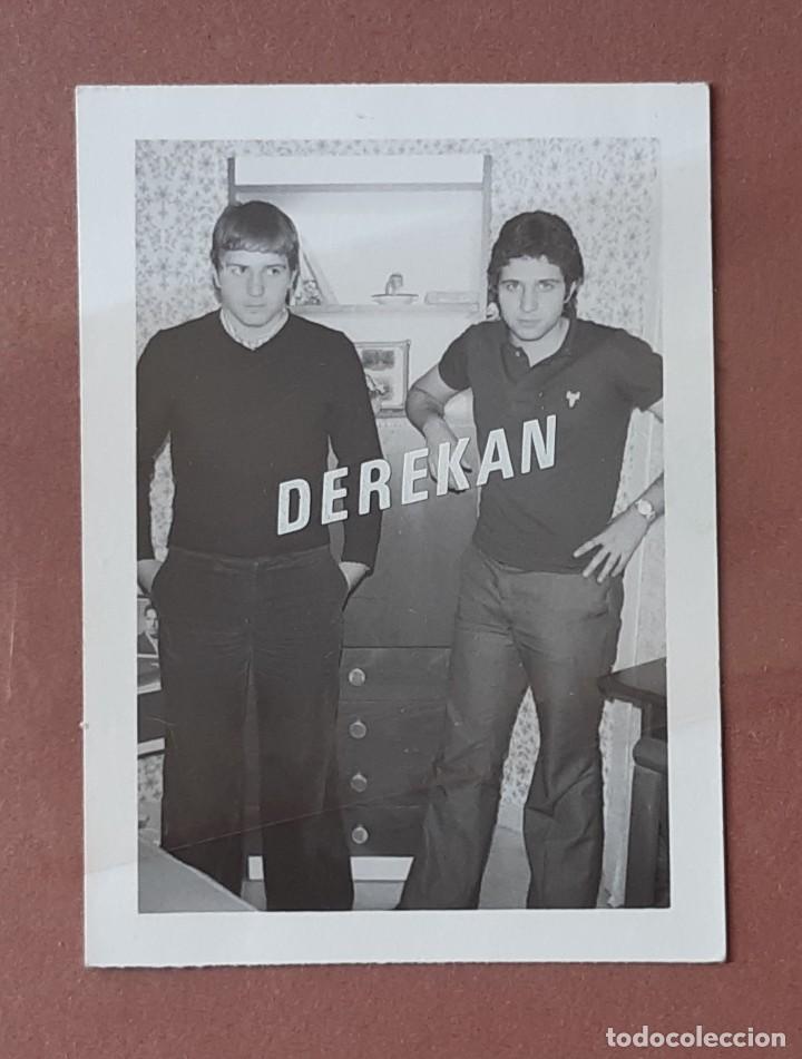 Photographie ancienne: ANTIGUA FOTOGRAF&Iacute;A 2 J&Oacute;VENES HERMANOS. MIERES. ASTURIAS. A&Ntilde;OS 70. PAJE.