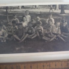 Fotografía antigua: FOTOGRAFIA. AÑOS 50. NIÑOS, JOVENES ESTUDIANTES DE UN COLEGIO, 1950 WALCHEIM. CREO QUE ALEMANIA