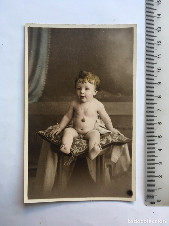 Fotograf&iacute;a antigua: FOTO. MOSTRANDO EL PAJARITO. FOT&Oacute;GRAFO?.