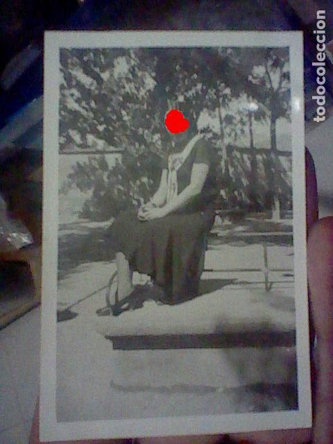 Fotograf&iacute;a antigua: A&Ntilde;OS 30 ART NOVEAU DECO 1931 FOTOGRAFIA PARTICVLAR MODA ROPA DE EPOCA 9 X 6 CMS JOVEN * BANCO