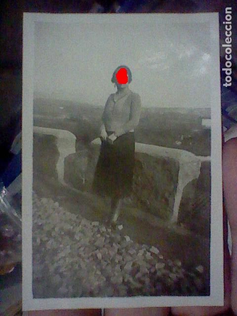 Fotograf&iacute;a antigua: A&Ntilde;OS 30 ART NOVEAU DECO 1931 FOTOGRAFIA PARTICVLAR MODA ROPA DE EPOCA 9 X 6 CMS CARRETERA FOTO