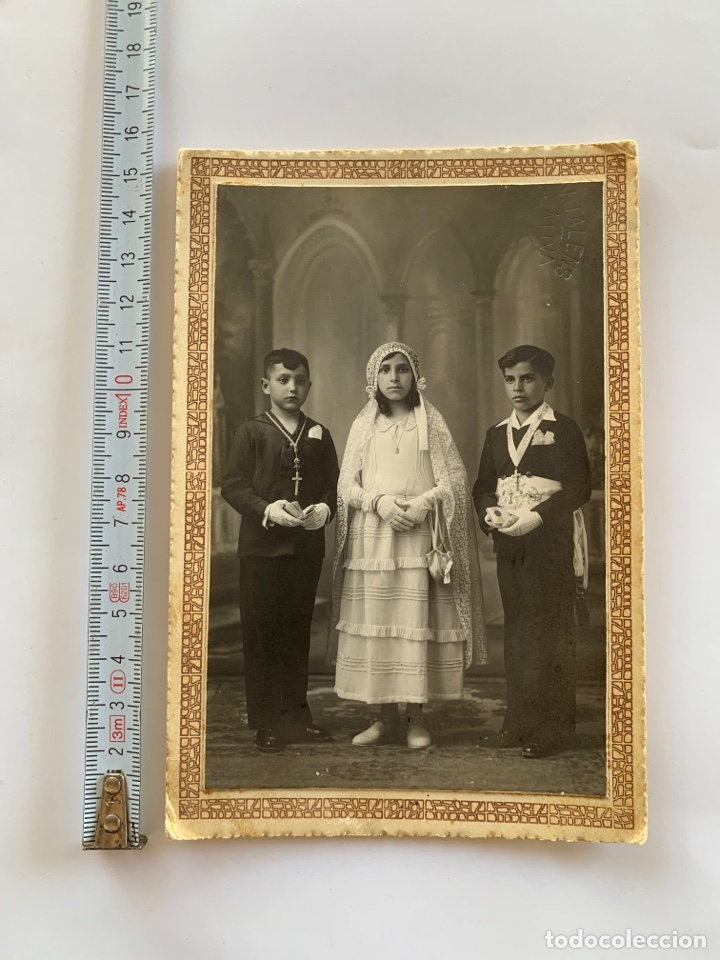 Fotografia antiga: FOTO. TRES PRIMOS EN SU PRIMERA COMUNI&Oacute;N. FOT&Oacute;GRAFO?.