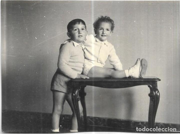 Fotograf&iacute;a antigua: :::: HH04 - FOTOGRAFIA - DOS HERMANITOS - 1958