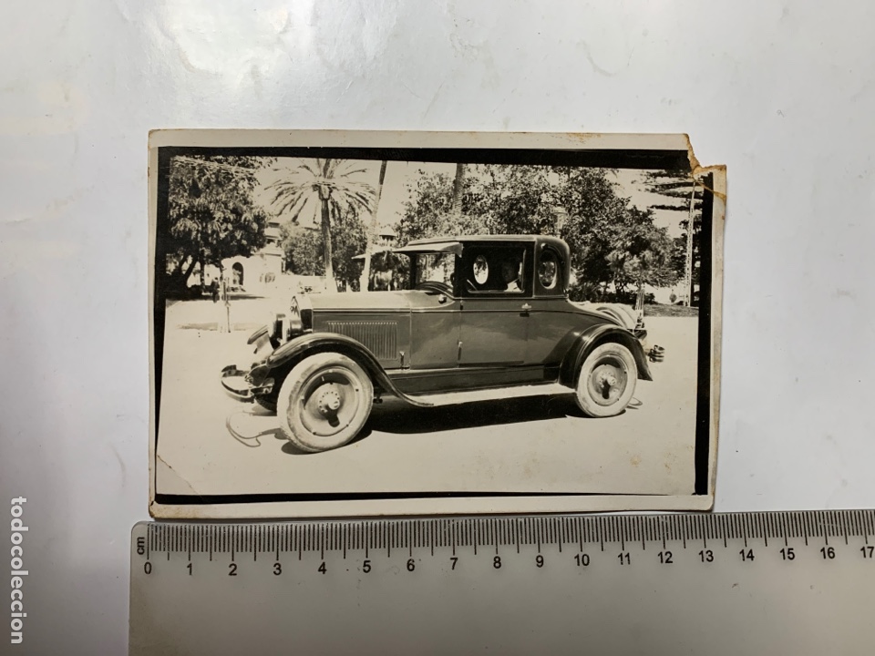 Fotograf&iacute;a antigua: FOTO. PAPA CON EL NUEVO MODELO DE COCHE. FOT&Oacute;GRAFO?.