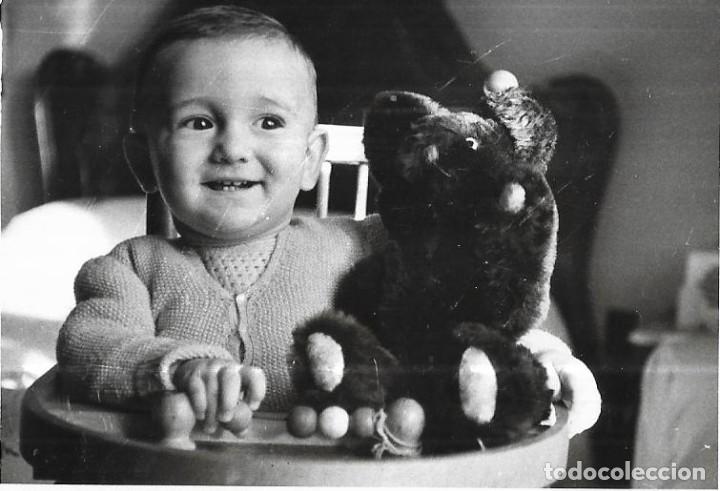 Fotografia antiga: *** HH232 - FOTOGRAFIA - NI&Ntilde;ITO EN SU SILLA CON UN PELUCHE