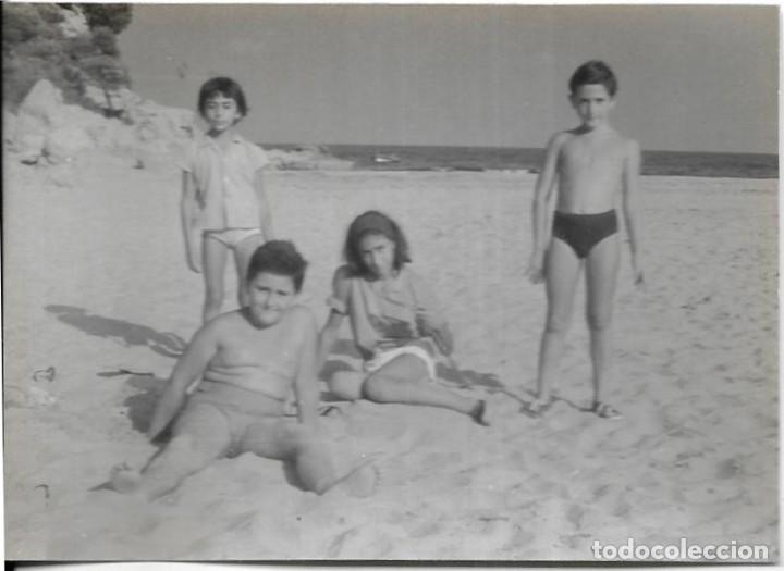 Fotograf&iacute;a antigua: :::: HH421 - FOTOGRAFIA - GRUPO DE JOVENCITOS EN LA PLAYA
