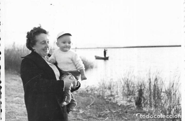 Fotograf&iacute;a antigua: ^^^ HH426 - FOTOGRAFIA - SE&Ntilde;ORA CON NI&Ntilde;ITO EN BRAZOS &iquest;EN LA ALBUFERA?