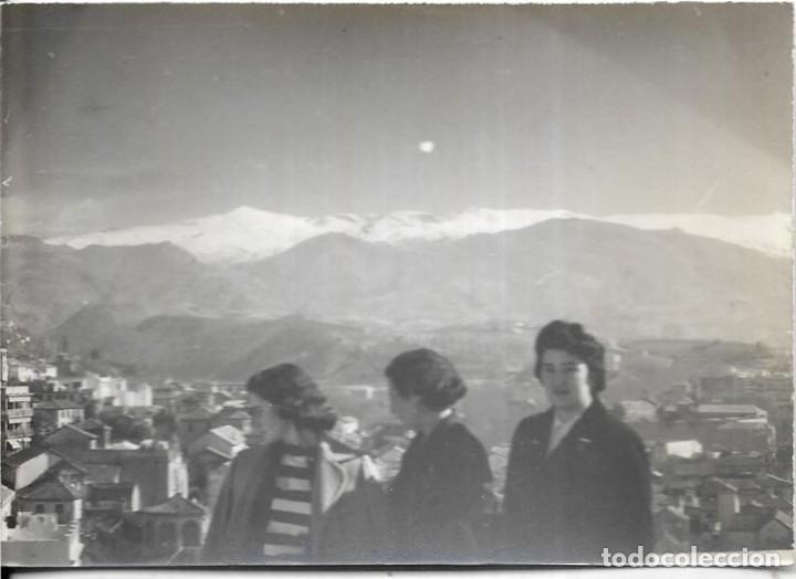 Fotograf&iacute;a antigua: == HH461 - FOTOGRAFIA - A,MIGAS EN SIERRA NEVADA 1957
