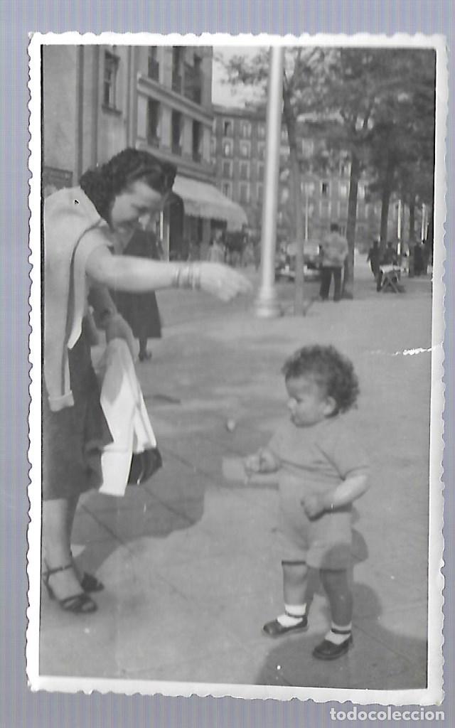 Antique Photography: 1R- 2 BONITAS FOTOGRAFIAS ANTIGUAS - UNA MADRE CON SU HIJO DE PASEO